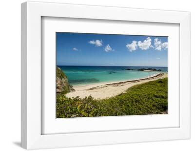 Dragon Cay and Mudjin Harbour Beach, Middle Caicos, Turks and Caicos Islands, Caribbean. - White Framed Art Print Wall Art, 12x8